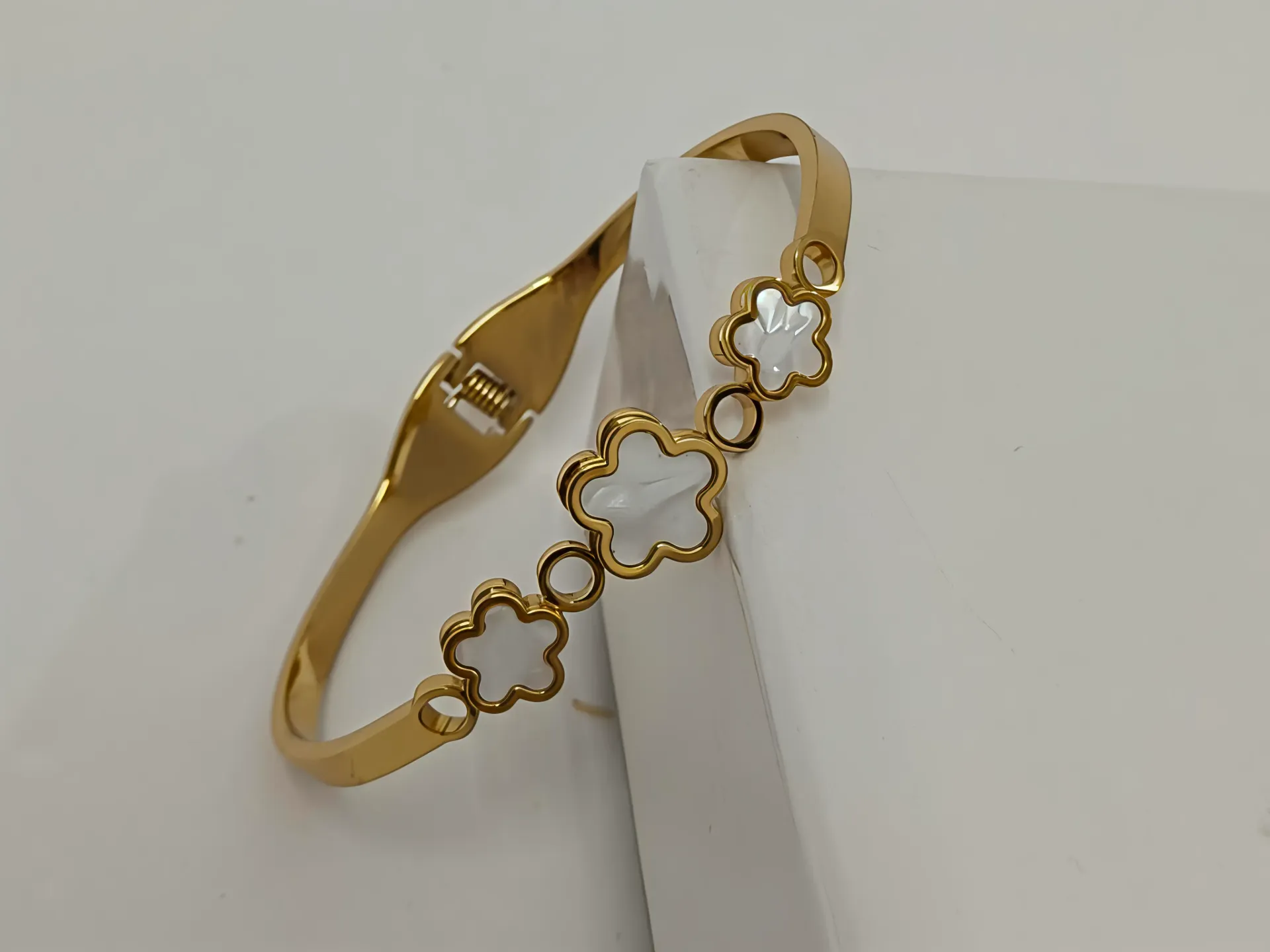 [ATBG006] Ivory Enamel Floral Anti Tarnish Bracelet