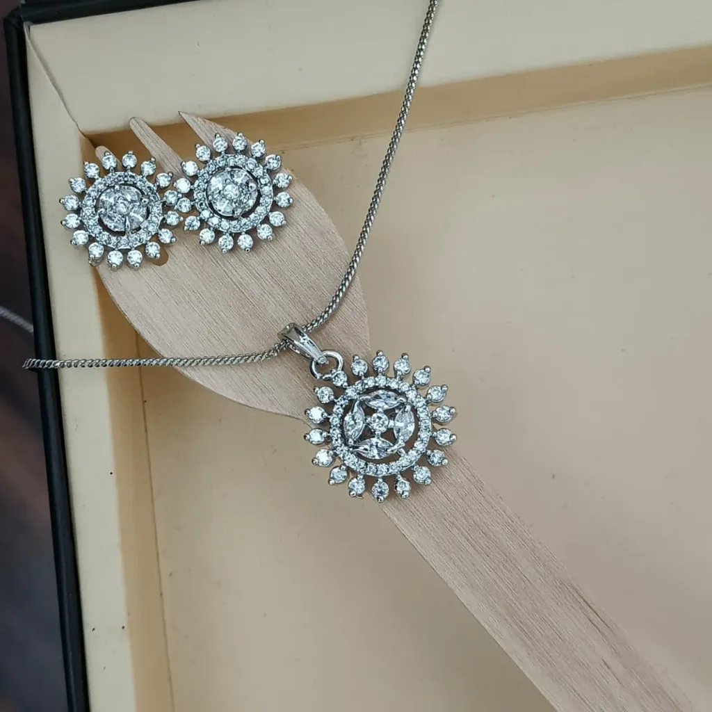 [PSS004] Celestial Sunburst Pendant Set