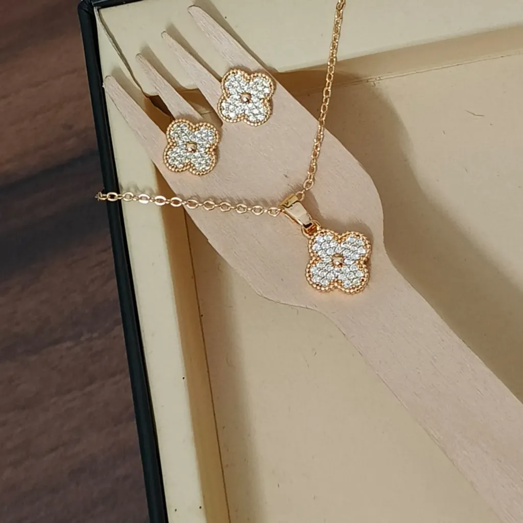 [PSG010] Flora Sparkle Anti-Tarnish Pendant Set