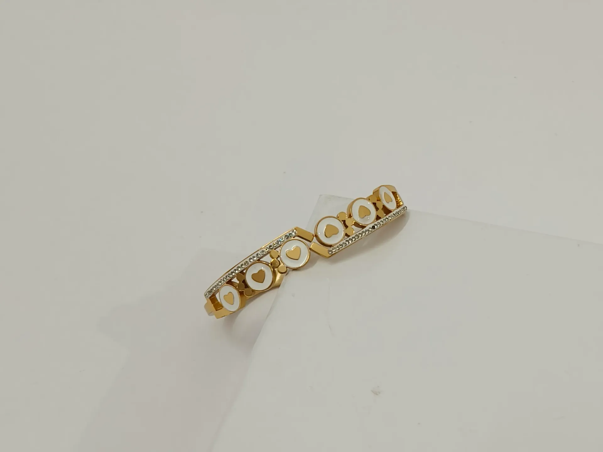 [ATBG013] Heart Inlay Crystal Edge Anti Tarnish Bracelet – Gold Finish