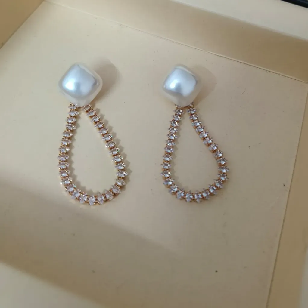[ATEG048] Pearl & Crystal Teardrop Earrings – Anti Tarnish