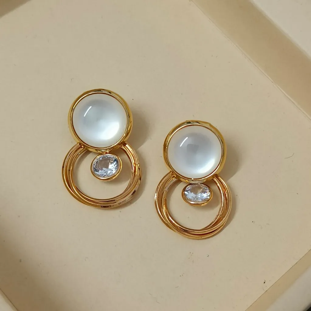 [ATEG049] Pearl Halo Circle Earrings – Anti Tarnish (Gold-tone base)