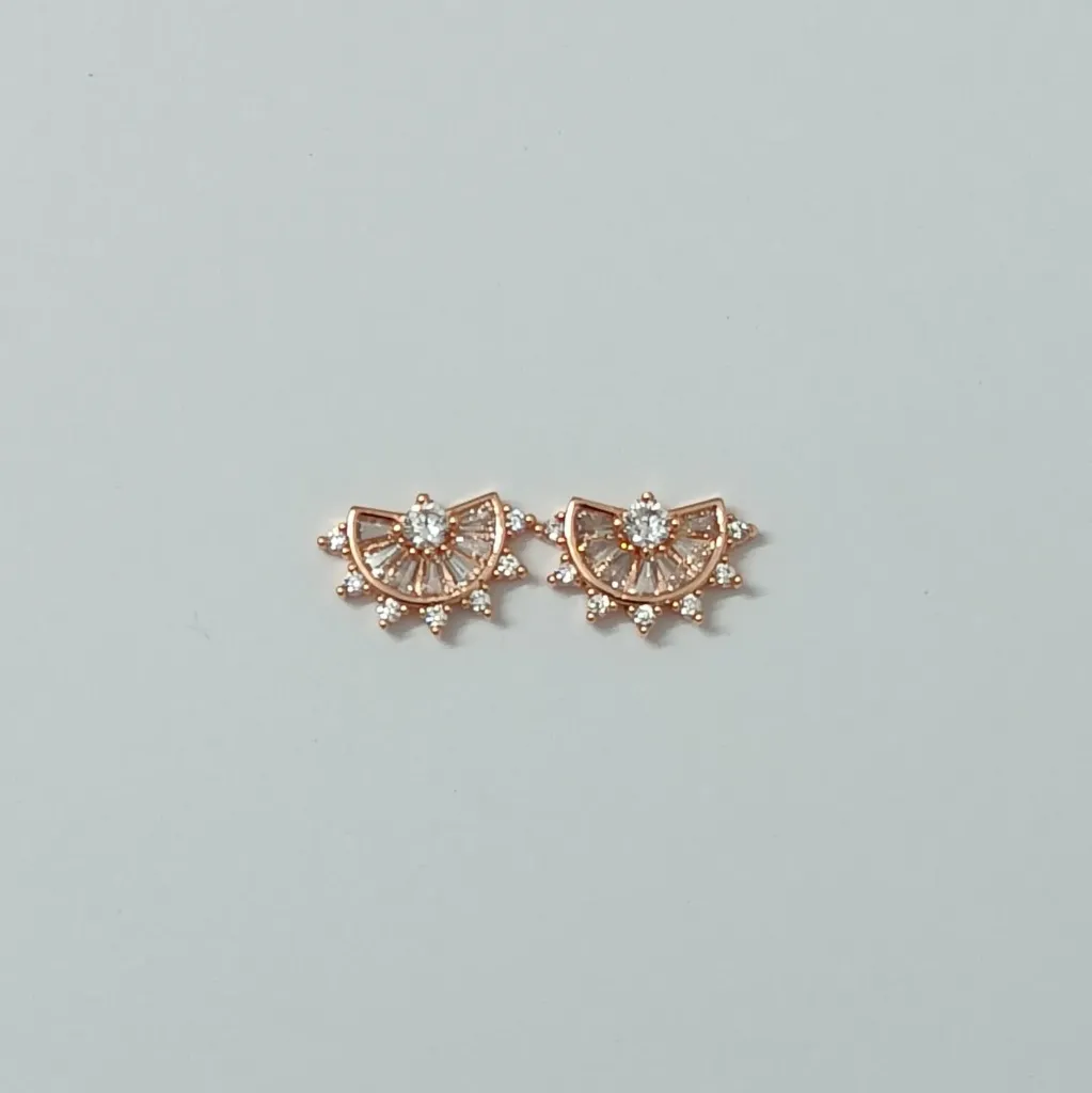 [ATERG006] Crystal Fan Stud Earrings