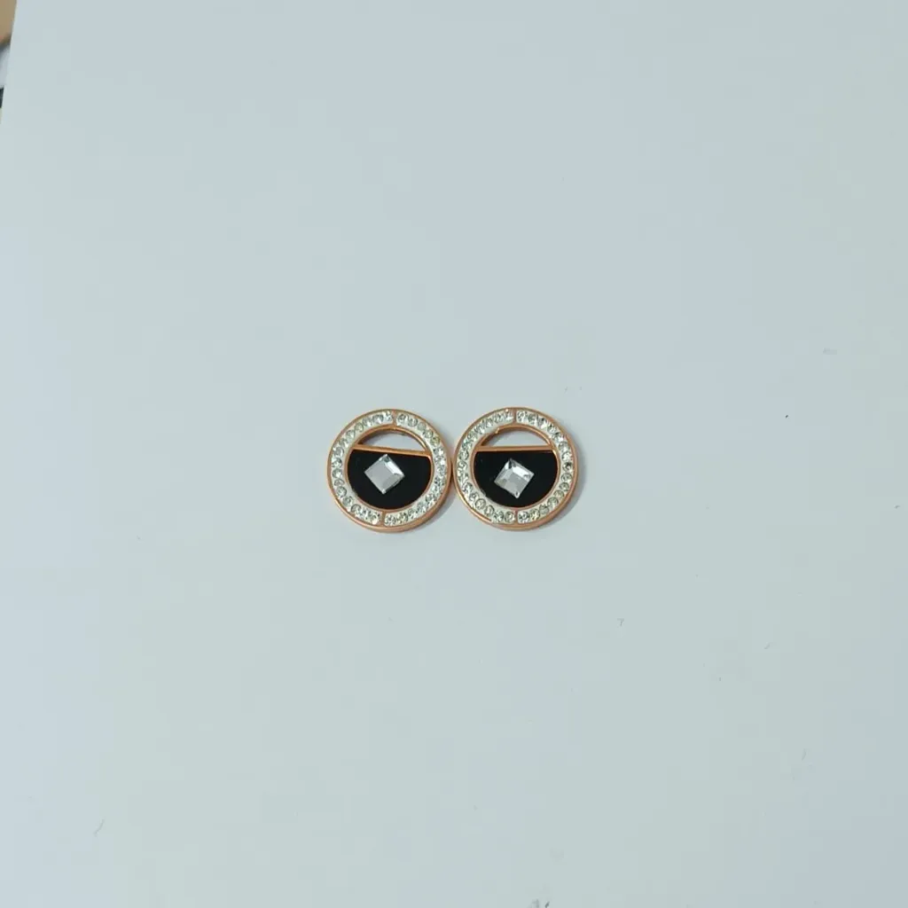 Geometric Crystal Halo Stud Earrings – Anti Tarnish