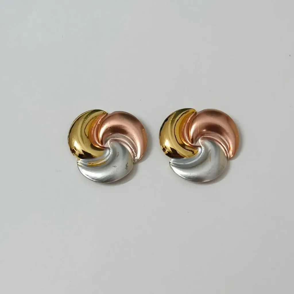 [ATETT001] Tri-Tone Spiral Knot Stud Earrings – Anti Tarnish