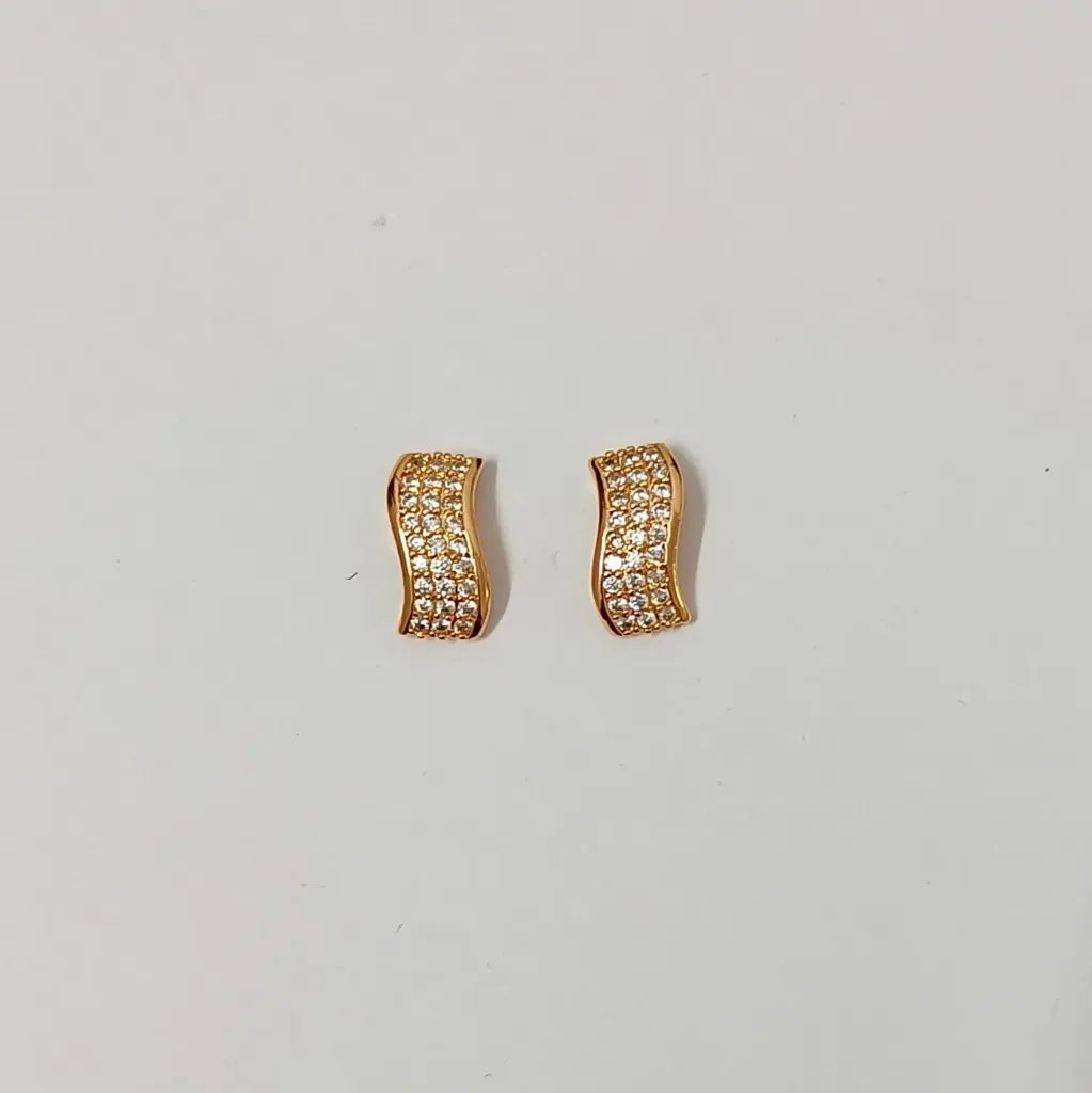 Celestia Curve Daily Wear Stud Earrings