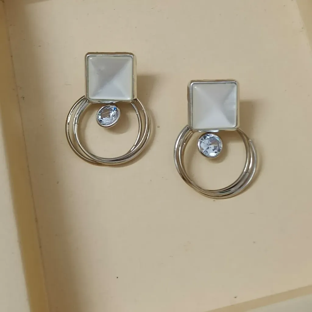 [ATES012] Geometric Pearl Square Drop Hoop Earrings – Anti Tarnish