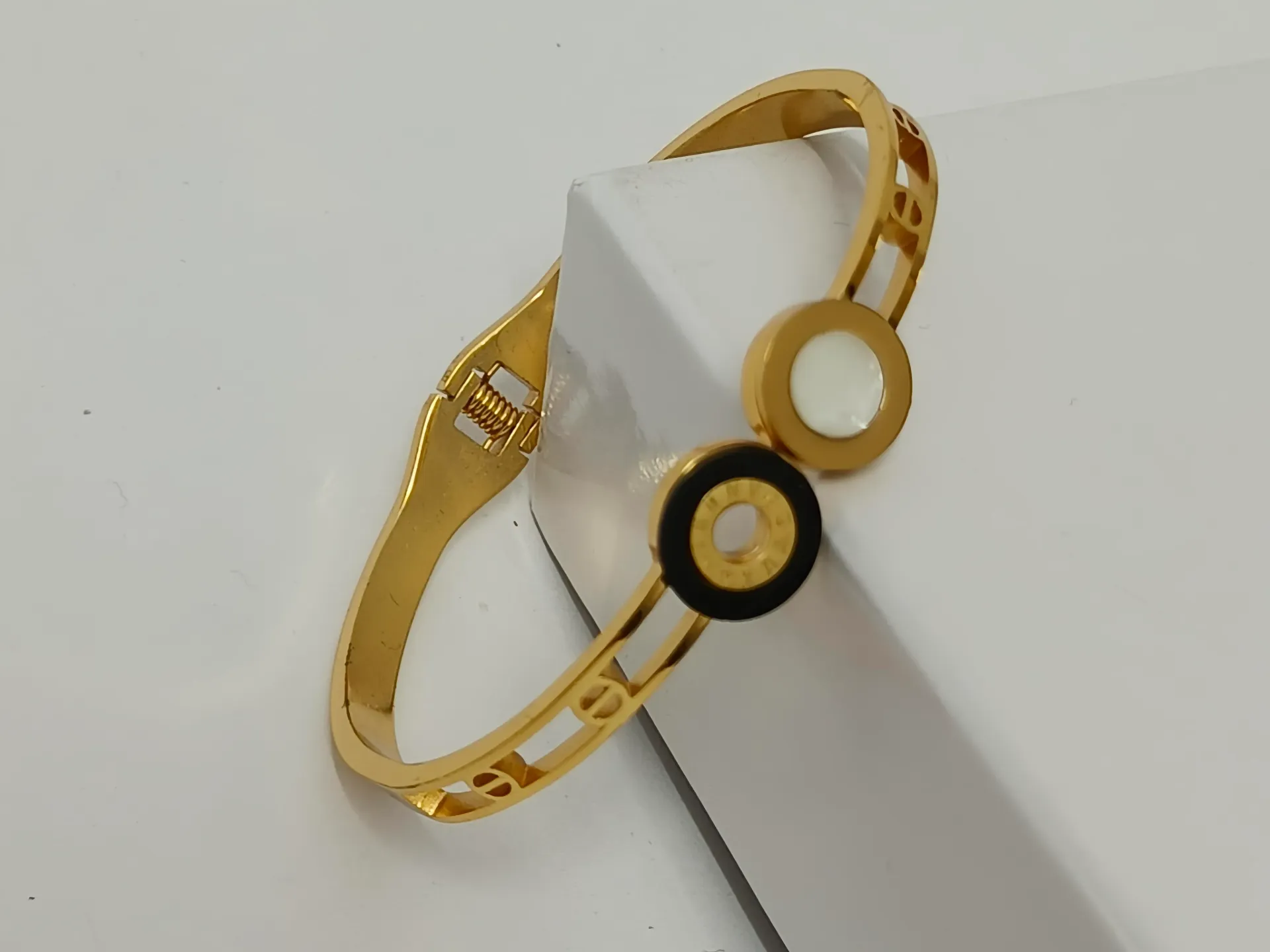 [ATBG002] Dual Enamel Circle Anti Tarnish Bracelet