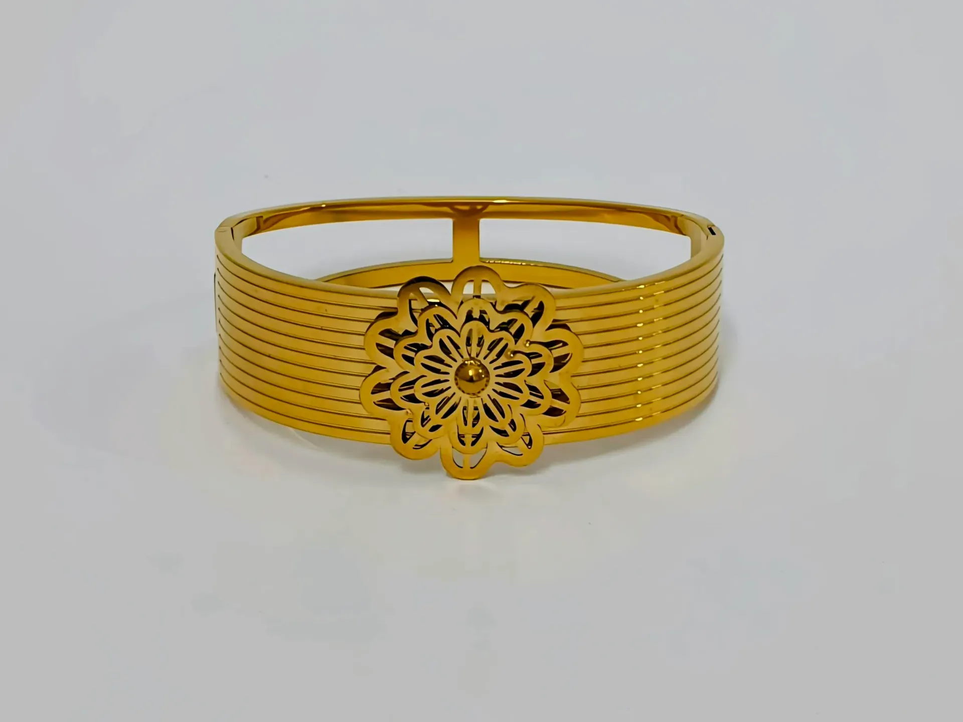 [ATBG033] Floral Medallion Ribbed Anti Tarnish Bracelet