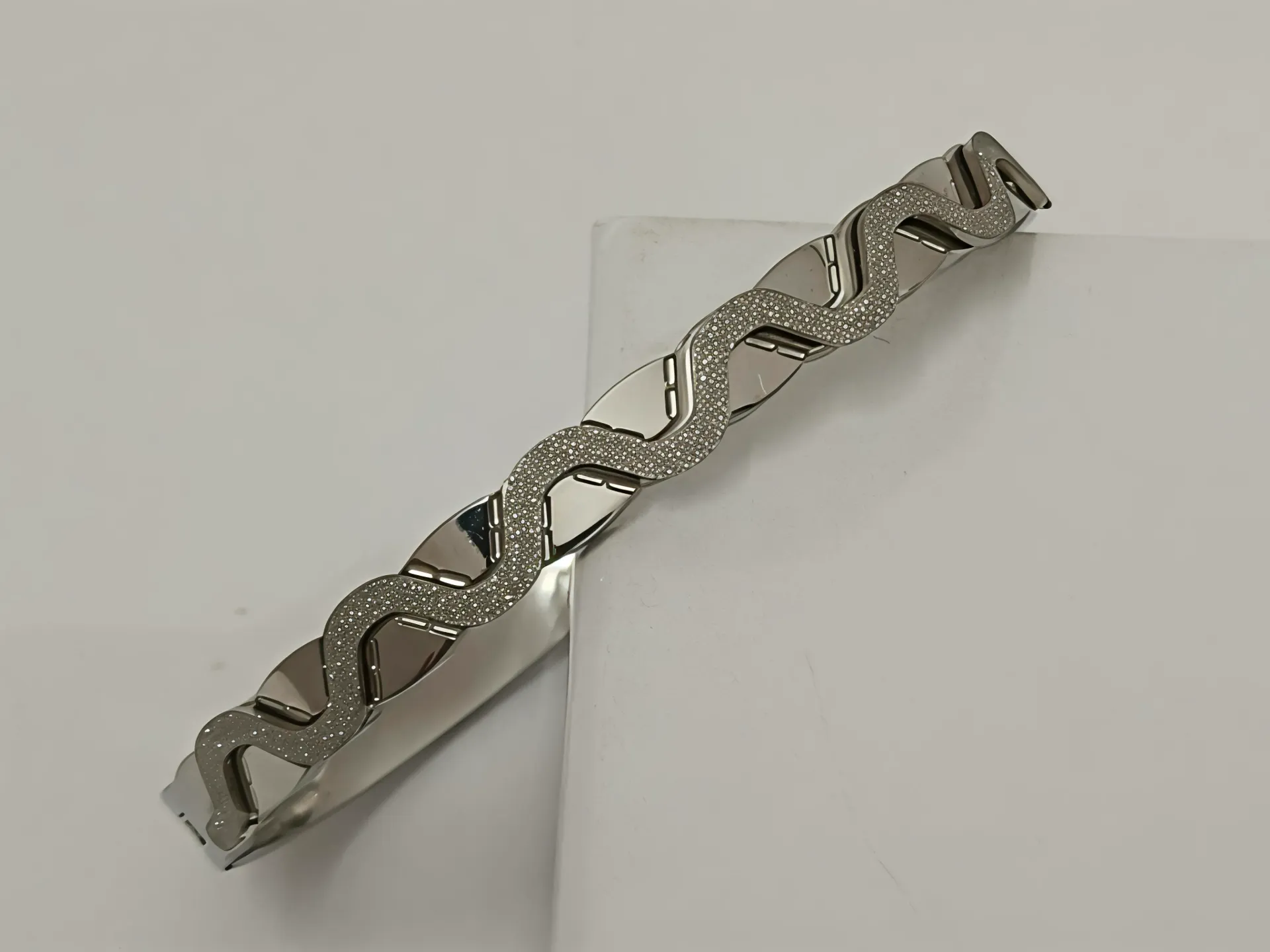 [ATBS002] Silver Wave Elegance Anti Tarnish Bracelet