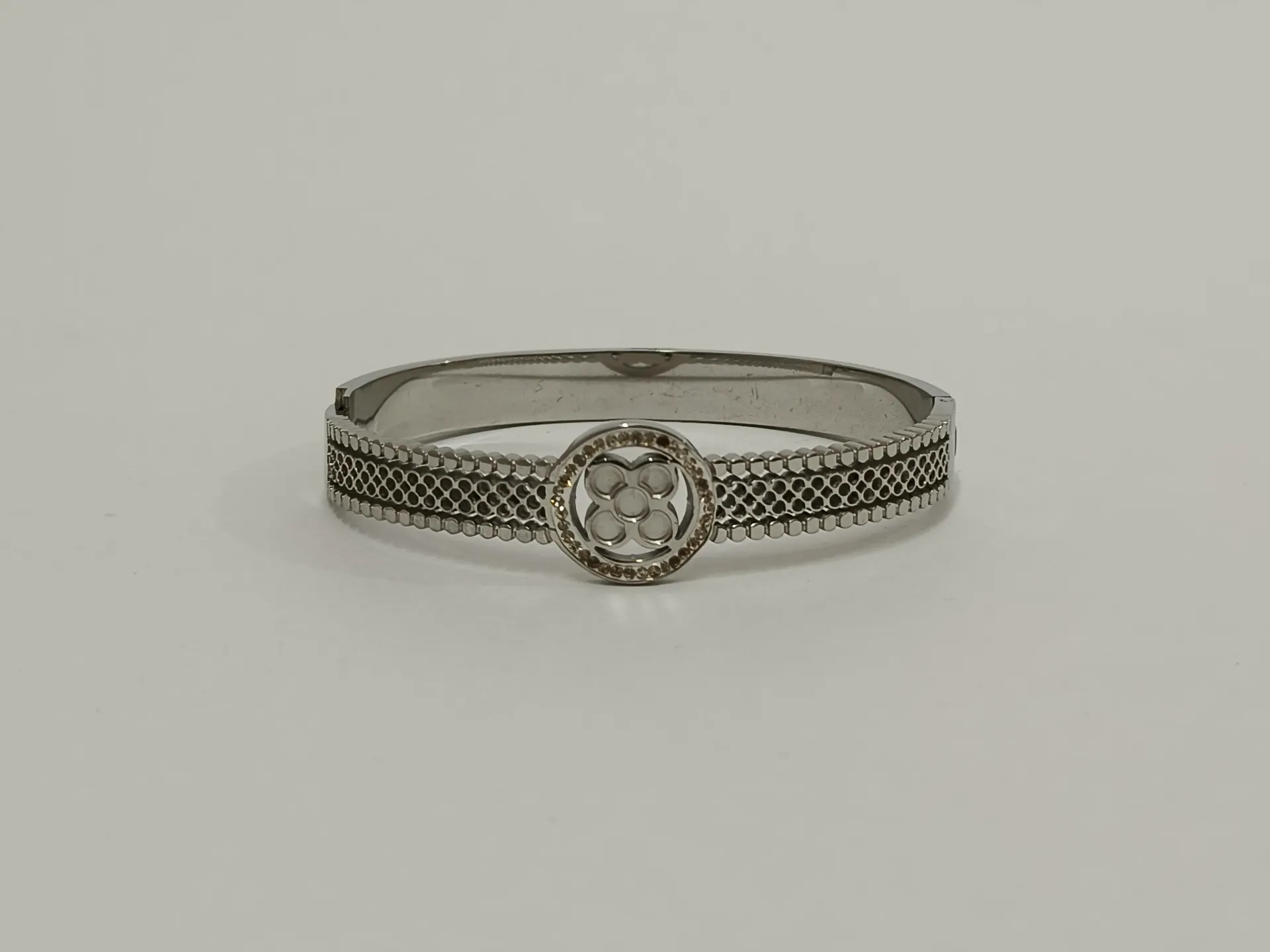 [ATBS005] Silver Floral Motif Anti Tarnish Bracelet – Textured Band